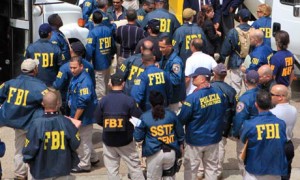 FBI-agents-wait-to-escort-009